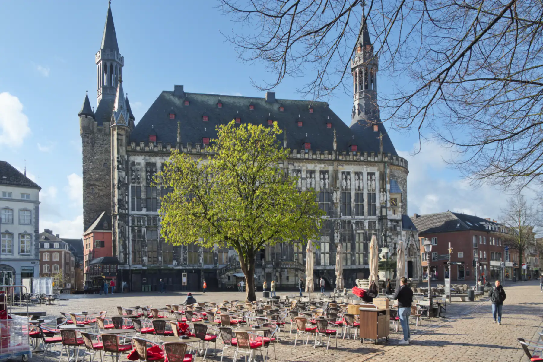 Der Markt mit dem Rathaus in Aachen