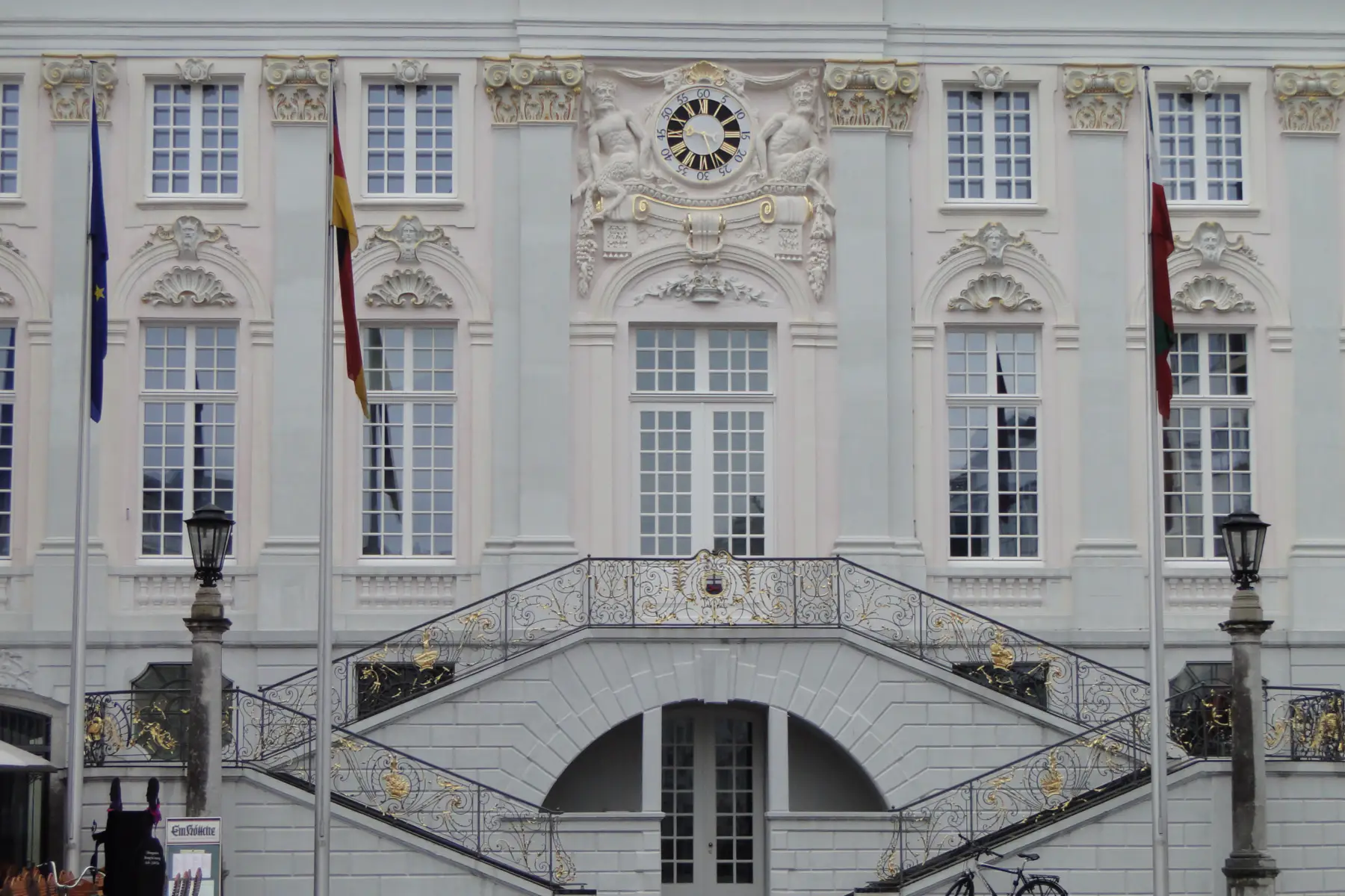 Das Alte Rathaus am Marktplatz in Bonn