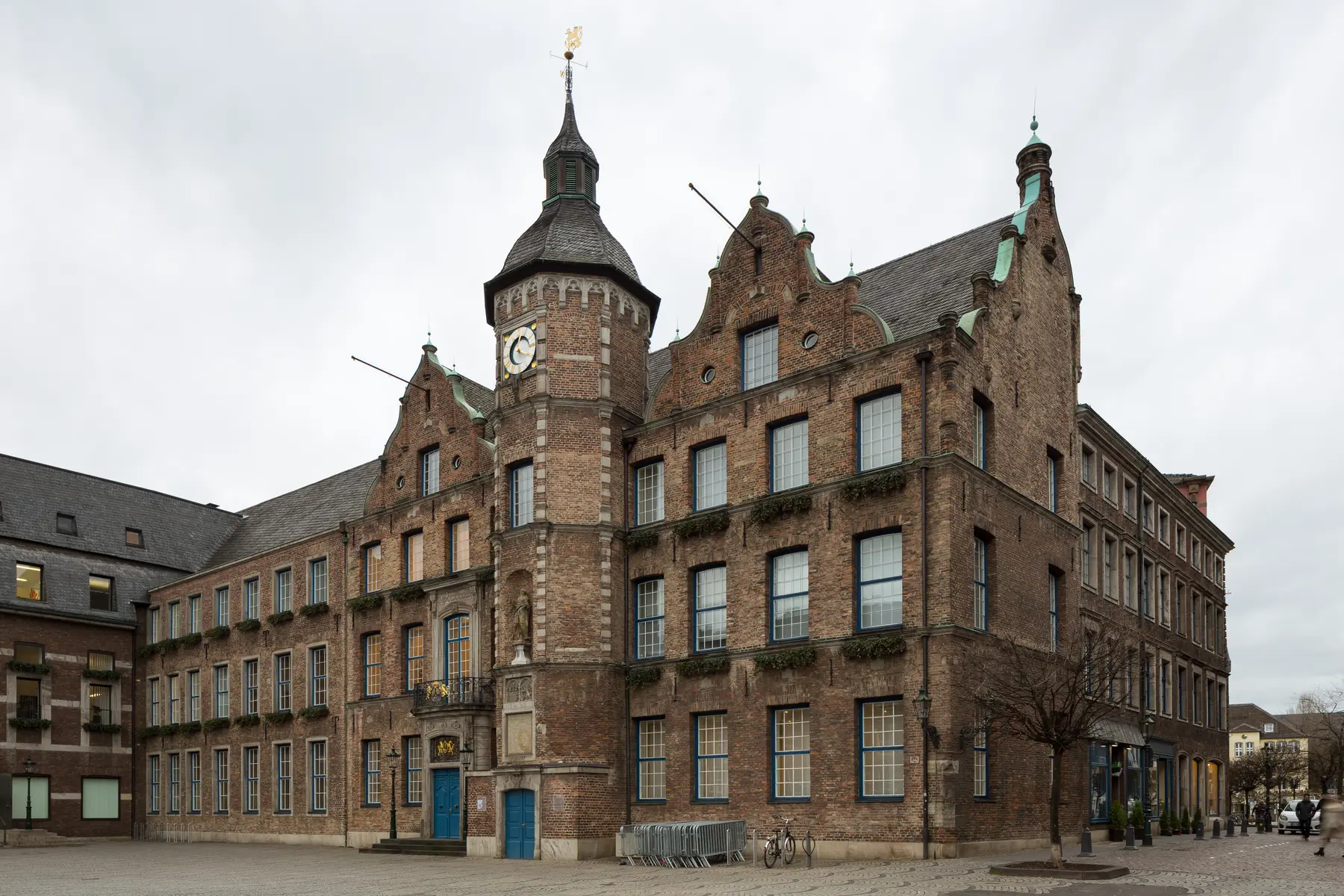 Das Alte Rathaus am Marktplatz in der Düsseldorfer Altstadt