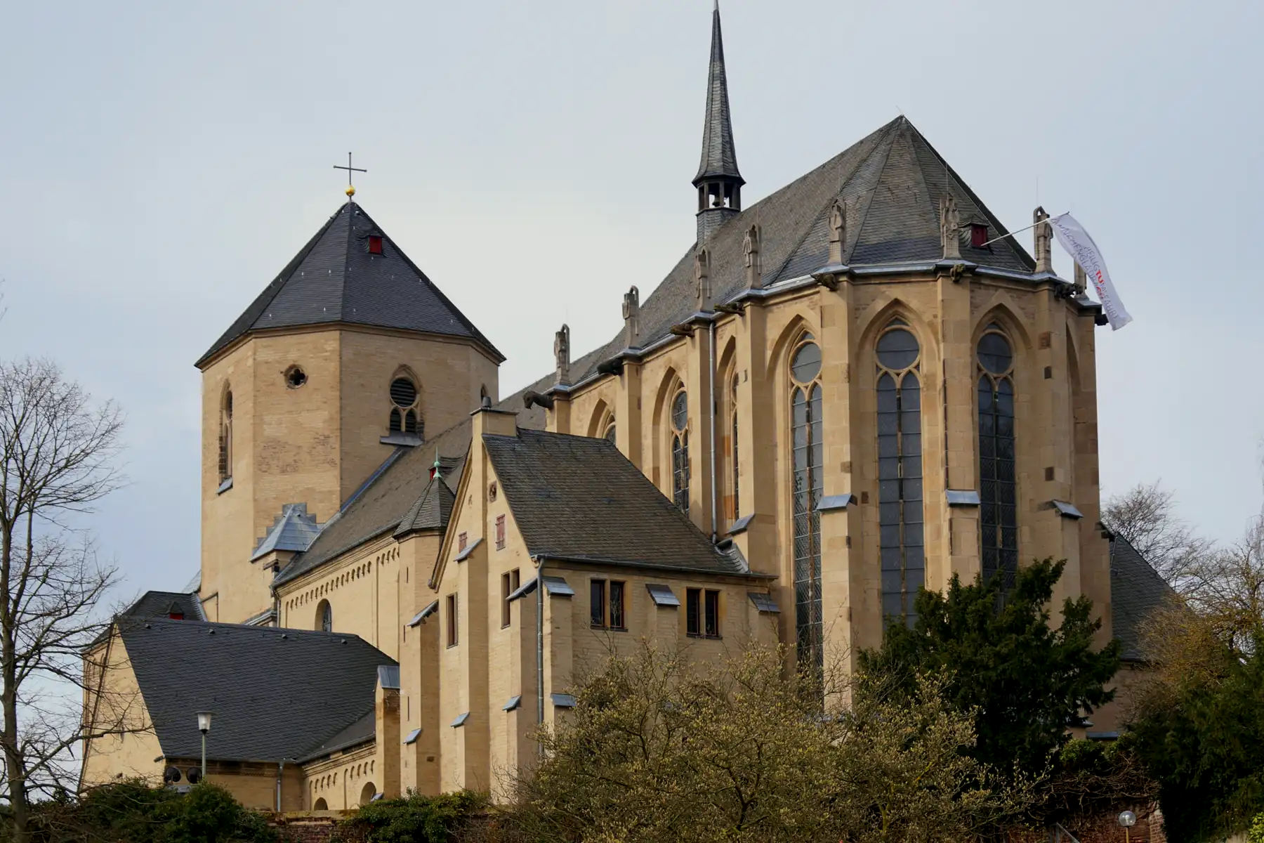 Das Münster St. Vitus auf dem Abteiberg in Mönchengladbach